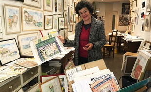 Geraldine Sadlier dans sa boutique sur la place Saint-François de Nice.