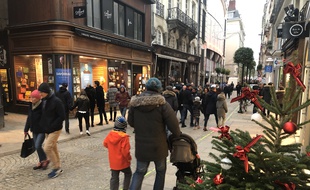 Le 1er décembre 2019- Commerces ouverts le dimanche et ambiance de Noël dans les rues de Nantes
