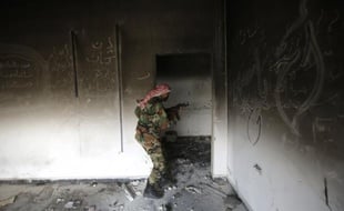 Plus de 94.000 personnes ont été tuées en Syrie depuis le début de la révolte contre le régime du président Bachar al-Assad en mars 2011, selon un bilan révisé à la hausse publié mardi par une ONG syrienne.