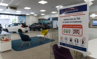 Les mesures anti-Covid 19 en vigueur chez un concessionnaire automobile parisien, début juin. (illustration)