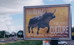 Un panneau d'affiche au niveau de Bordeaux-Lac.