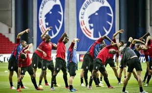 Lille, troisième du dernier championnat de France, et Mönchengladbach, quatrième la saison dernière en Bundesliga, débutent mardi leurs parcours en Ligue des champions avec les matches aller des barrages, respectivement à Copenhague et face au Dynamo Kiev.