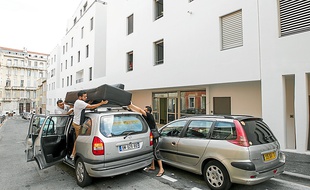 Le coût moyen d'un logement au Crous rue de Madagascar est de 370 €.