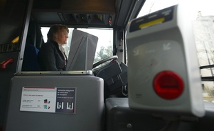 La conductrice de bus a été agressée à Bron par deux jeunes qui refusaient de descendre (illustration).