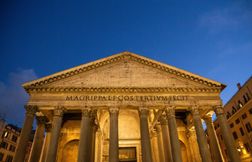 Un touriste japonais tombe du Panthéon à Rome et meurt