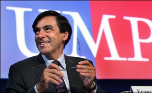 Pour le député Dominique Paillé, il convient de "rétablir le dialogue, par tous les moyens, avec les étudiants. François Fillon, ancien ministre de l'Education, a activé ses réseaux".