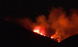 L'éruption du Piton de la Fournaise filmée le 4 février 2015.