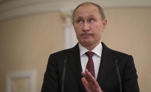 Vladimir Poutine annonce le 12 février 2015 un accord de cessez-le-feu sur l'Ukraine après une nuit de négociations à Minsk