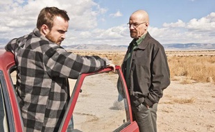 Les acteurs Aaron Paul (à gauche) et Bryan Cranston (à droite) dans la série «Breaking Bad».