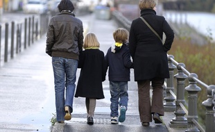 Deux femmes et leurs enfants à Nantes en 2012.