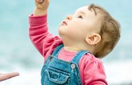 Quand est-ce que bébé commence à parler ?