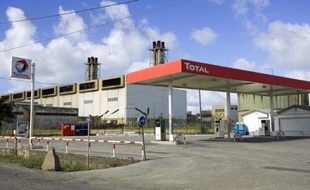 La quasi-totalité des stations-services de la Guadeloupe n'ont pas ouvert leurs pompes et ont gardé rideaux baissés mardi, dans le cadre d'un mouvement de "fermeture illimitée" qui avait été "suspendu" deux jours après son lancement à la mi-juin, a constaté un correspondant de l'AFP