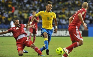 Le Gabon s'est qualifié pour les quarts de finale de la Coupe d'Afrique des nations 2012 en dominant le Maroc 3 à 2 lors de la 2e journée du groupe C vendredi, un succès qui permet également à la Tunisie, vainqueur du Niger (2-1) un peu plus tôt, de valider son billet.