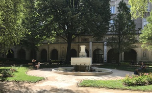La jardin du Musée des Beaux-Arts à Lyon, répertorié comme "lieu frais".