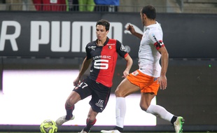 Ici opposé au défenseur montpelliérain Hilton, Vincent Pajot a disputé 84 matchs de L1 sous le maillot rennais. Pierre Minier/Ouest Medias