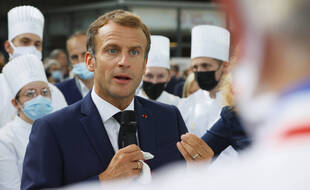 L'étudiant qui a jeté un œuf sur Emmanuel Macron a été hospitalisé en psychiatrie.