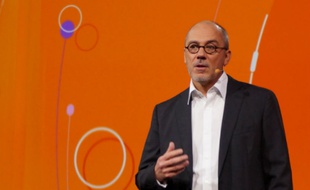 Le PDG d'Orange Stéphane Richard présente les innovations de son groupe au show "Hello".