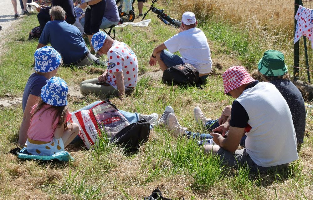 Tour de France : Cochonou, Krys, FDJ... Le bob publicitaire est-il devenu stylé ?