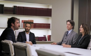 Grégory Montel, Assaad Bouab, Thibault de Montalembert et Camille Cottin dans «Dix pour cent».