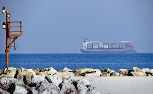 Le cargo danois «Alexander Maersk» au large des côtes siciliennes, le 25 juin 2018.