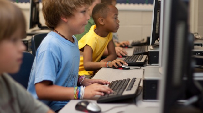 Pourquoi l’éducation aux médias est-elle toujours à la traîne?