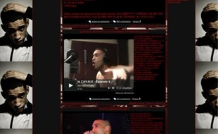 Pendant sa cavale, Mister You a publié de nombreuses vidéos sur son blog.