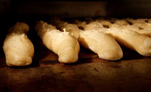 Des baguettes dans une boulangerie à Paris