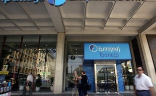 L'agence de notation financière Moody's a annoncé mardi qu'elle baissait la note des filiales grecques des banques françaises Société Générale (Geniki) et Crédit Agricole (Emporiki) de deux crans, tout proche du défaut, en raison des risques d'une sortie du pays de la zone euro.