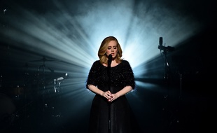 Adele performs at the 17th NRJ Music Awards ceremony in Cannes,in the south of France. Cannes, FRANCE - 07/11/2015. ** Photos must not be used out of context.*/GHNASSIA_2311003/Credit:GHNASSIA/NMA2016/SIPA/1511080049