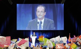 François Hollande, candidat PS à l'Elysée, a affirmé mercredi sur Canal + que, s'il était élu le 6 mai, il choisirait un Premier ministre "socialiste", car "c'est la logique" et qu'il reviendrait à ce dernier de conduire "la campagne législative".