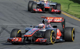 C'est la 3e victoire de Button, 32 ans, en Australie, après celles de 2009, chez Brawn GP, l'année de son titre mondial, et 2010, lors de sa première course pour McLaren, sur le circuit où il avait débuté sa carrière en F1, en 2000 dans une Williams.