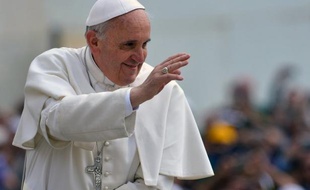 Le pape François a défendu samedi la valeur de l'éthique dans la vie publique devant quelque 200.000 membres de mouvements religieux réunis place Saint-Pierre pour une rencontre organisée par le nouveau "ministère" pour la "Nouvelle évangélisation".