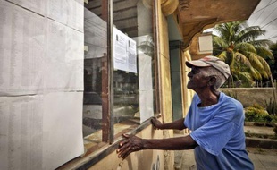 La campagne électorale qui doit déboucher début 2013 sur le renouvellement de la direction de l'Etat s'est ouverte lundi à Cuba dans la plus stricte sobriété avec l'affichage des candidats aux assemblées municipales.