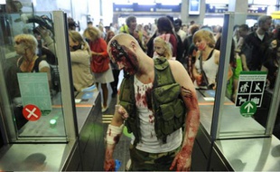 Une marche zombie, à Stockholm, en Suède, le 25 août 2012.
