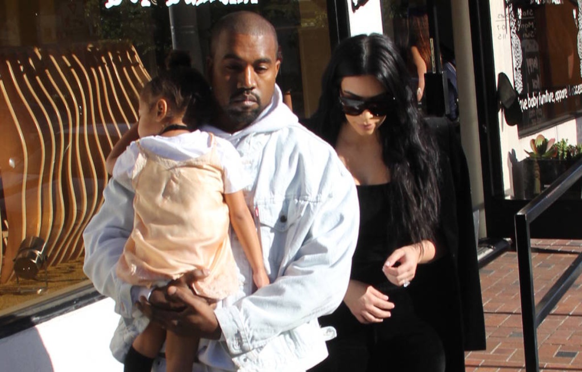 Rappeur Et Pere Des Kardashian La fille de Kim Kardashian et de Kanye West chante lors de la messe  dominicale du rappeur