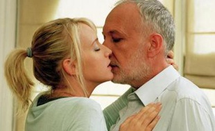 Ludivine Sagnier et François Berléand dans "La fille coupée en deux"