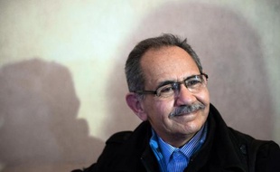 Le procès d'un enseignant retraité, qui comparait pour actes de tortures et de barbarie sur sa femme, a débuté lundi devant la cour d'assises des Bouches-du-Rhône.