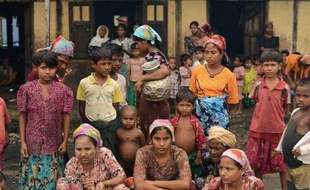 Le gouvernement birman va examiner la limite de deux enfants maximum imposée aux musulmans Rohingyas par les autorités de l'ouest du pays, a indiqué un porte-parole lundi, après des critiques de l'ONU et des défenseurs des droits de l'Homme sur cette mesure controversée.
