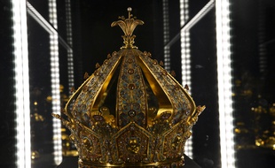 La couronne de la Vierge à Lyon, composée de presque 1.800 pierres précieuses, a été dérobée dans la nuit de vendredi à samedi.