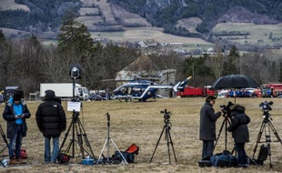 Journalistes près du crash de l'A320 le 25 mars 2015 à Seyne-les-Alpes