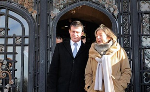 Le ministre de l'Intérieur Manuel Valls a présenté jeudi à Calais (Pas-de-Calais) un plan pour la sécurisation de la ville et une lutte renforcée contre l'immigration irrégulière, qui passe selon lui par une renégociation de la coopération franco-britannique.