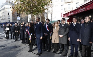 Paris, le 13 novembre 2018. Cérémonie d'hommage aux victimes des attaques terroristes du 13 novembre 2015 avec Anne Hidalgo, maire de Paris, et Edouard Philippe Premier ministre, devant le bar Comptoir Voltaire.