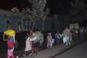 Des milliers de personnes ont du fuir Goma et le volcan dans la nuit de samedi à dimanche.