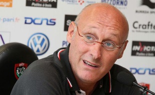 Le manager du RC Toulon, Bernard Laporte, lors d'une conférence de presse à Toulon, le 14 août 2012.