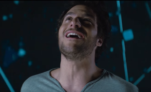 Amir dans le clip de «J'ai cherché».