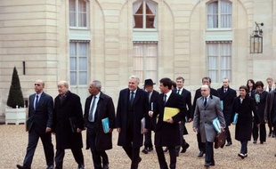 Le gouvernement a entamé vendredi à 09h00 à l'Elysée une journée de réflexion sur la relance de l'économie et de l'emploi, sur la base de la feuille de route donnée la veille par François Hollande et Jean-Marc Ayrault lors du premier Conseil des ministres de 2013.