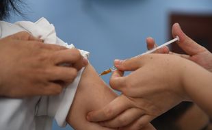 La vaccination AstraZeneca est maintenue en France
