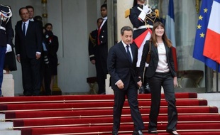 La mise en examen jeudi de Nicolas Sarkozy pour "abus de faiblesse" si elle devait se traduire par un renvoi en correctionnelle, compromettrait l'éventuel retour en politique de l'ancien président de la République, qui reste de loin le préféré des sympathisants de droite.