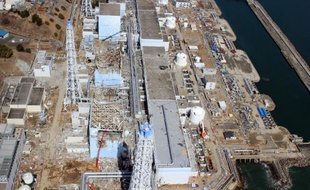Vue aérienne de la centrale de Fukushima, datant du 24 mars 2011, quelques jours après sa destruction par un tsunami