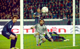 Le PSg de Maxwell, Sirigu et Van der Wiel s'est incliné face à Saint-Etienne, le 3 novembre 2012